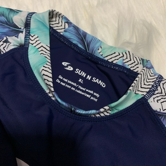 Long sleeve swim wear set - Picture 3 of 3